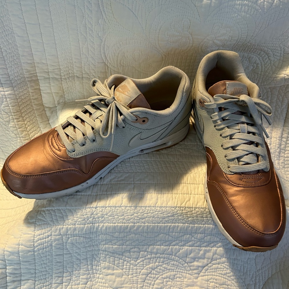 Nike AirMax 1 Ultra Women’s Metallic Bone Red Bronze Size 10
